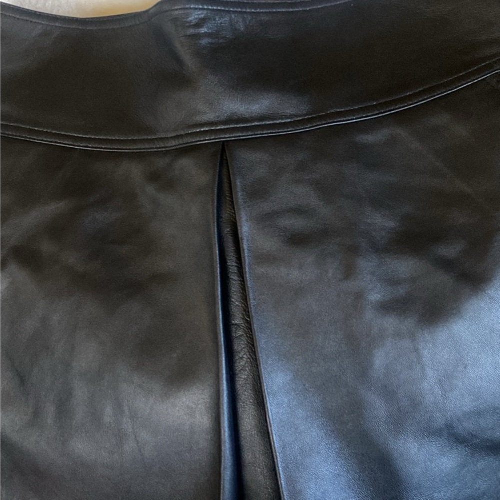 NWT T by Alexander wang black leather mini skirt
Availability
Size 10